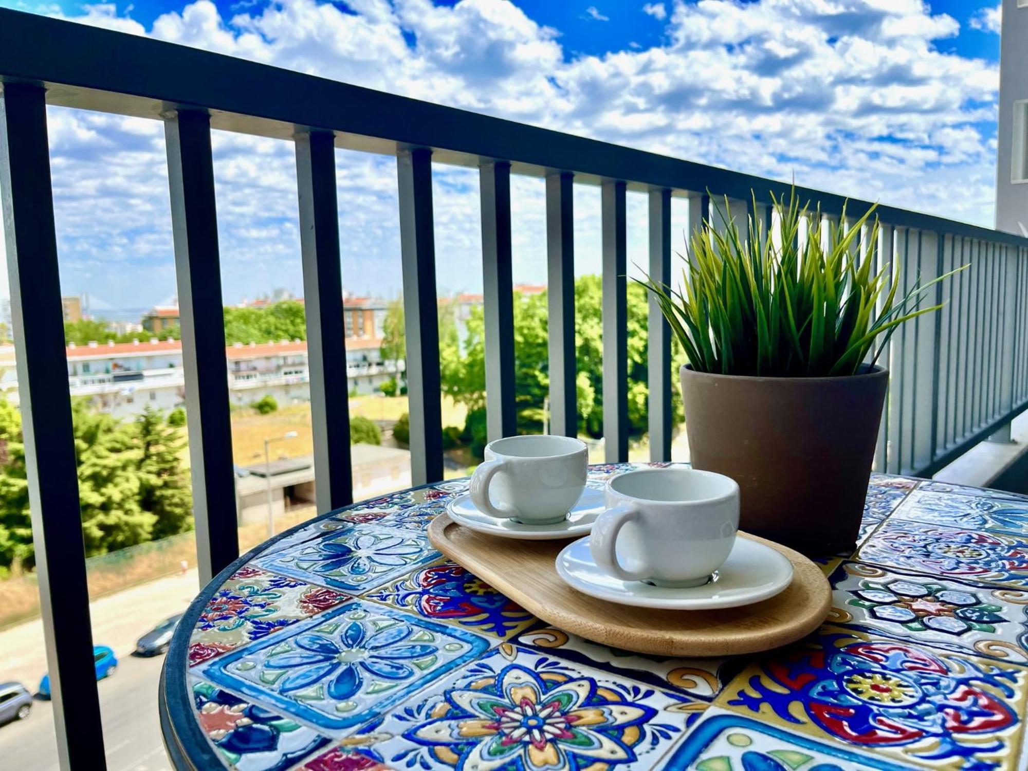 Modern & Spacious With River View Lisboa