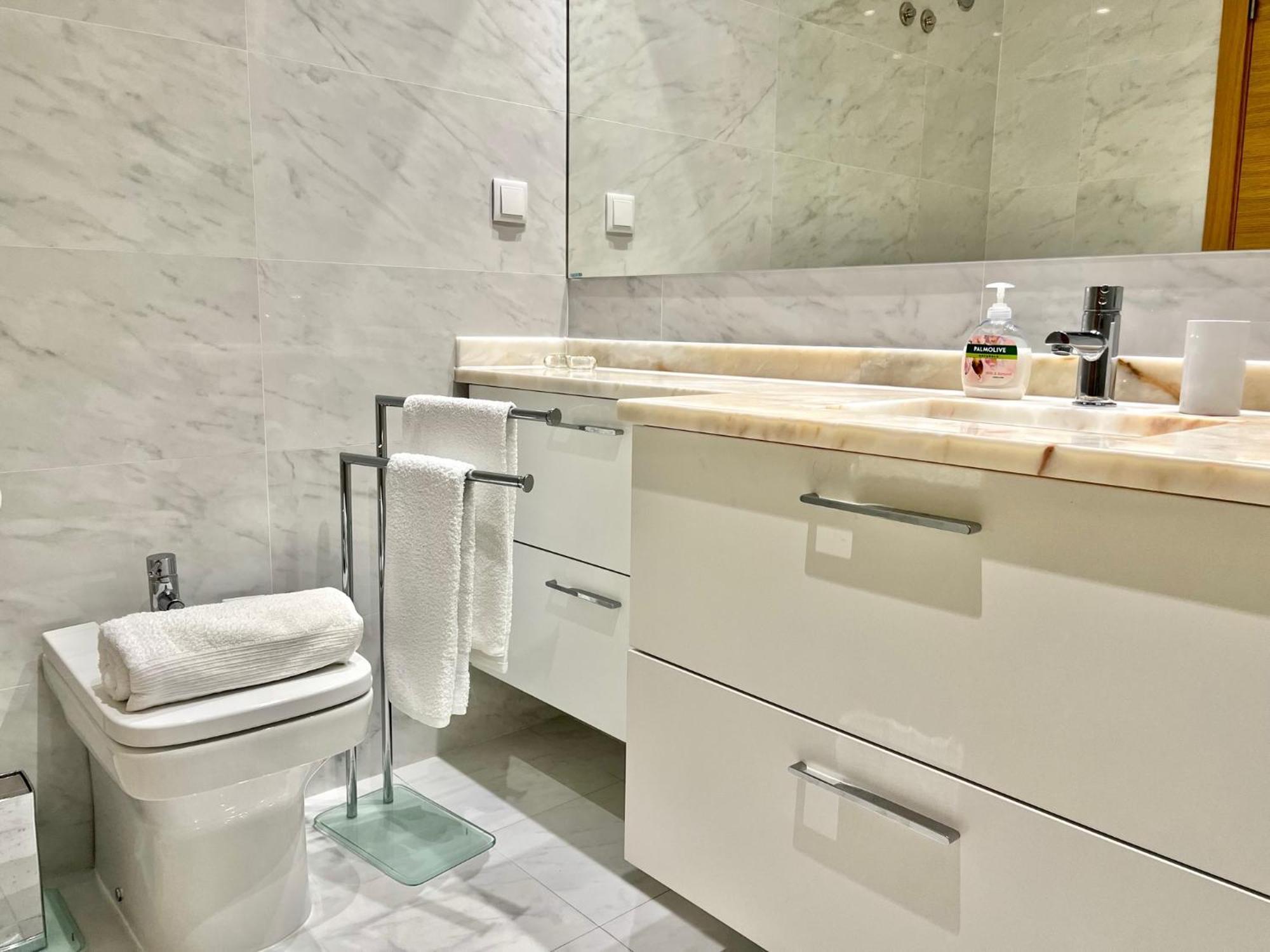 Lejlighed Modern & Spacious With River View *