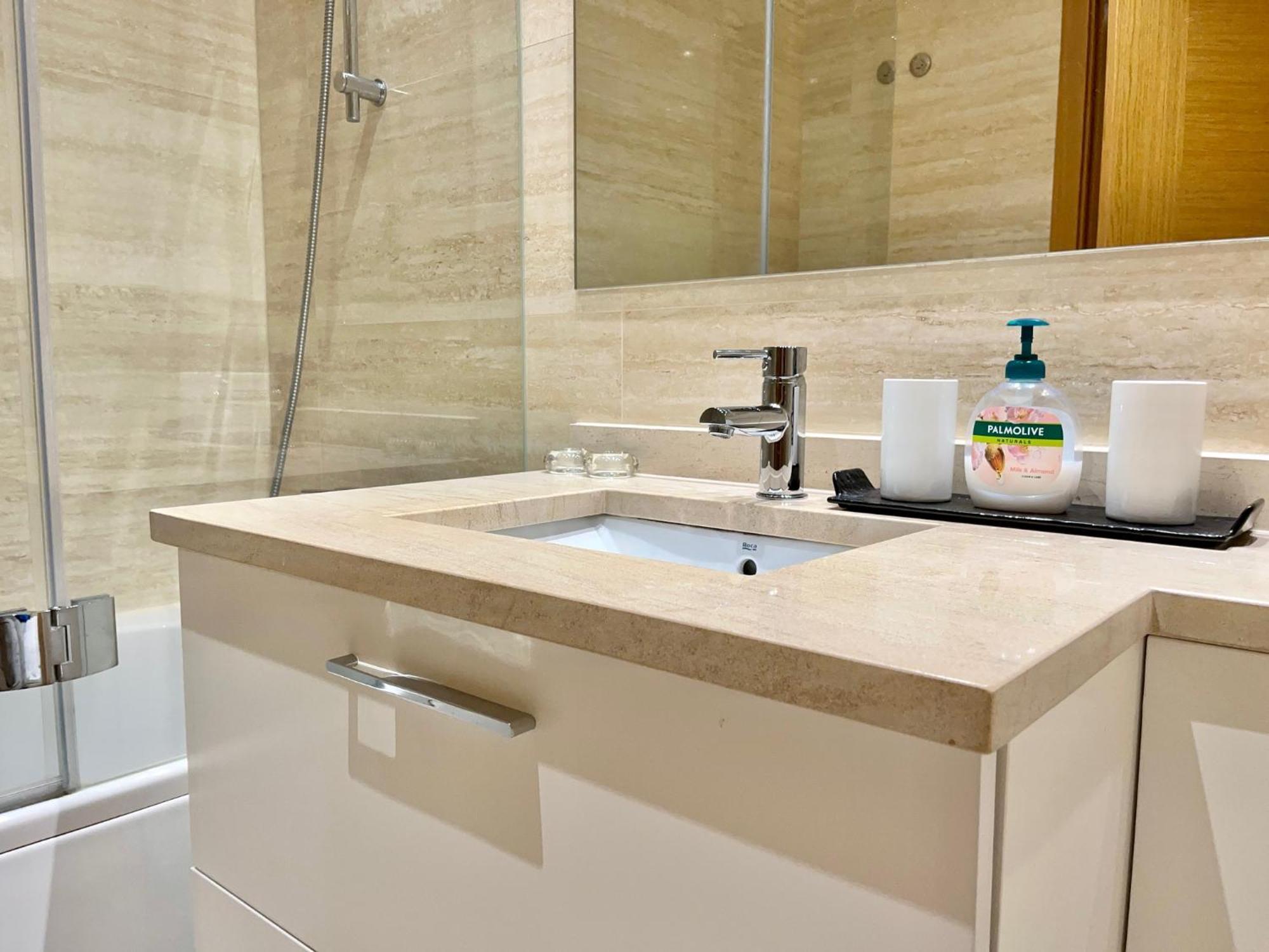 Lejlighed Modern & Spacious With River View
