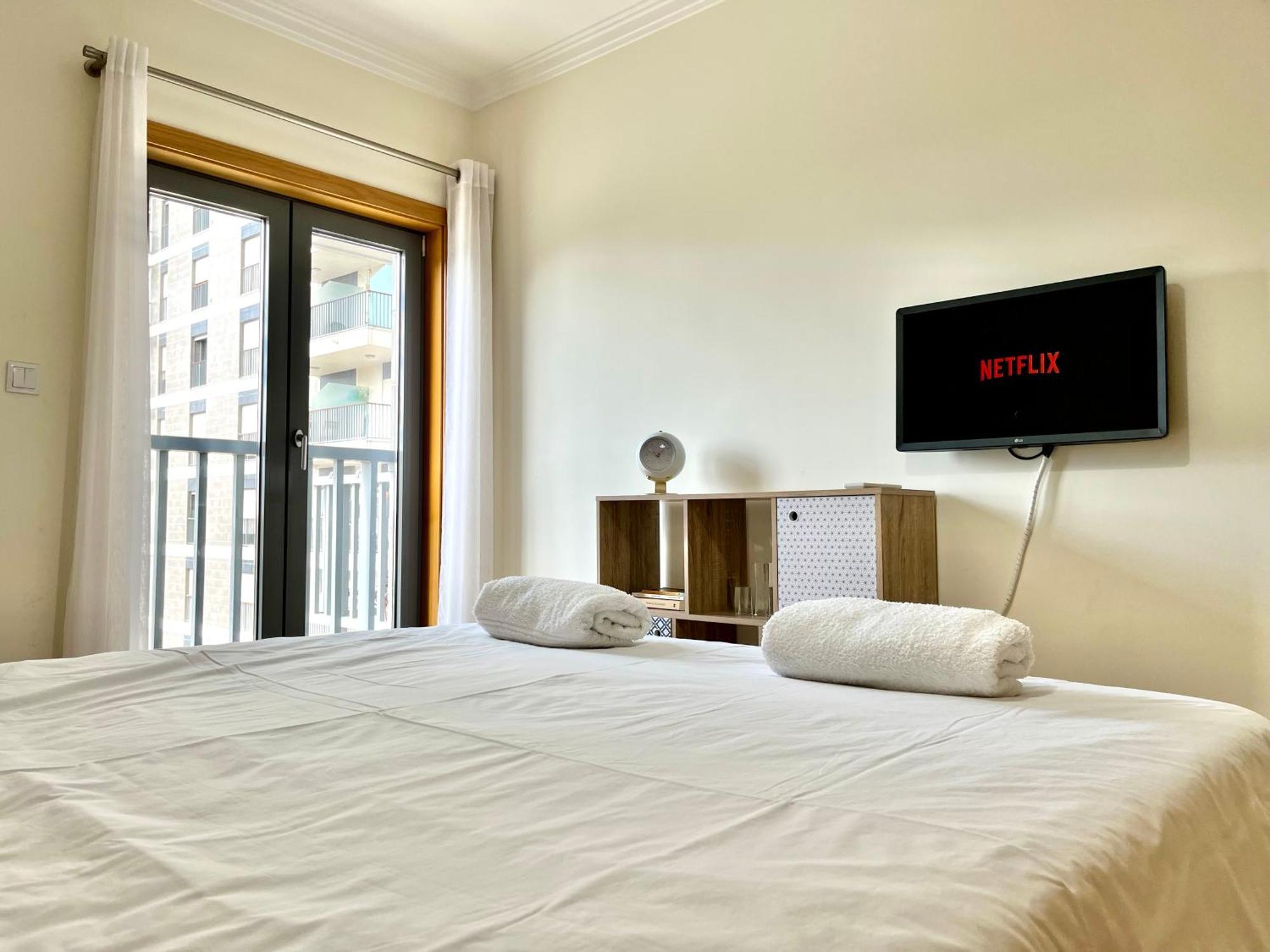 Modern & Spacious With River View Lisboa